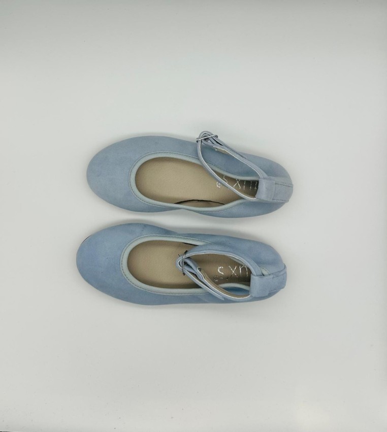 BAILARINA ANTE AZURE