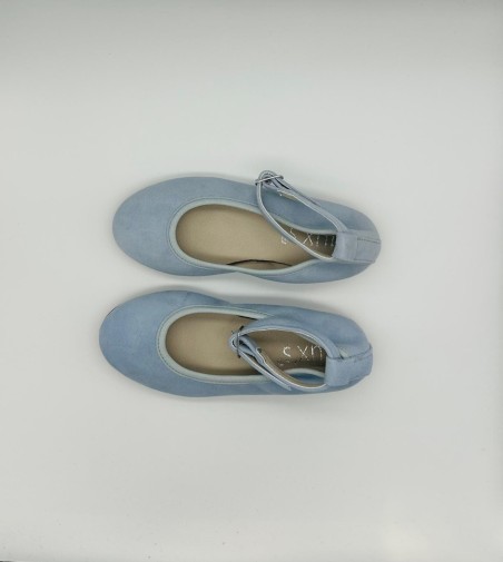 BAILARINA ANTE AZURE