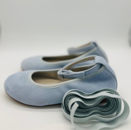 BAILARINA ANTE AZURE